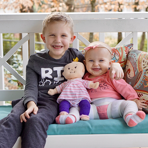 https://www.choa.org/-/media/Images/Childrens/global/highlight-pods/patients/stories/quinn-harper/girl-with-pediatric-hip-dysplasia-smiling-with-brother-475x475.jpg